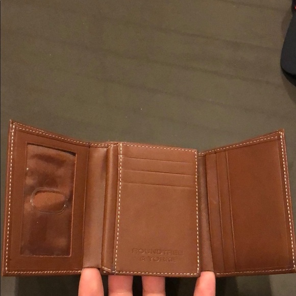 RoundTree & Yorke Wallet - Picture 2 of 4